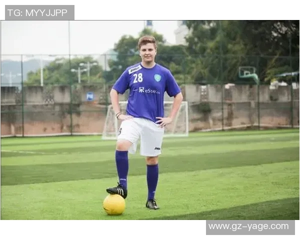 恒大与辽宁新开比分激战正酣球迷热情高涨期待精彩瞬间