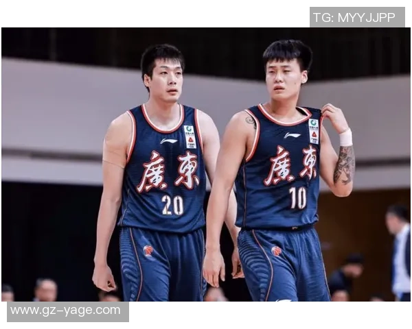 广东男篮与新疆飞虎激战正酣谁能在这场对决中笑到最后