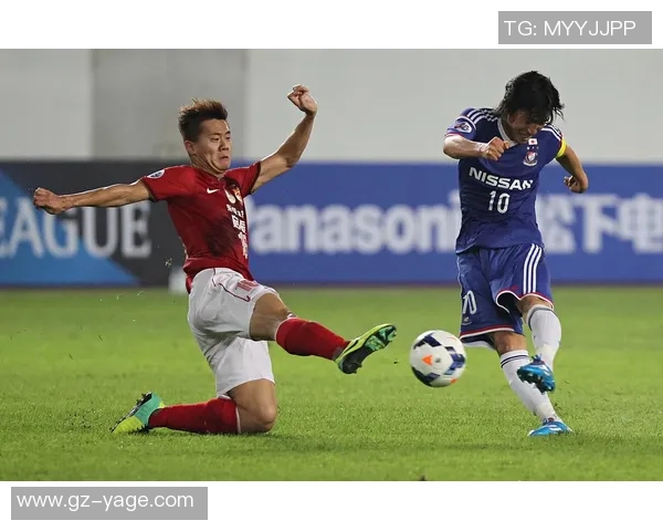 广岛三剑与横滨水手的激烈对决展现足球魅力与团队精神 广岛三剑与横滨水手的激烈对决展现足球魅力与团队精神