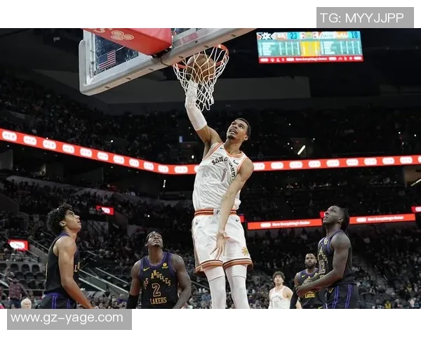 文班亚马首场比赛表现惊人5次盖帽与字母哥隔扣引发热烈讨论 文班亚马首场比赛表现惊人5次盖帽与字母哥隔扣引发热烈讨论