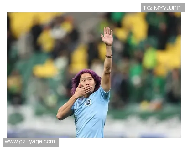 深圳足球队逆袭之路揭秘：从默默无闻到大满贯荣耀的传奇旅程